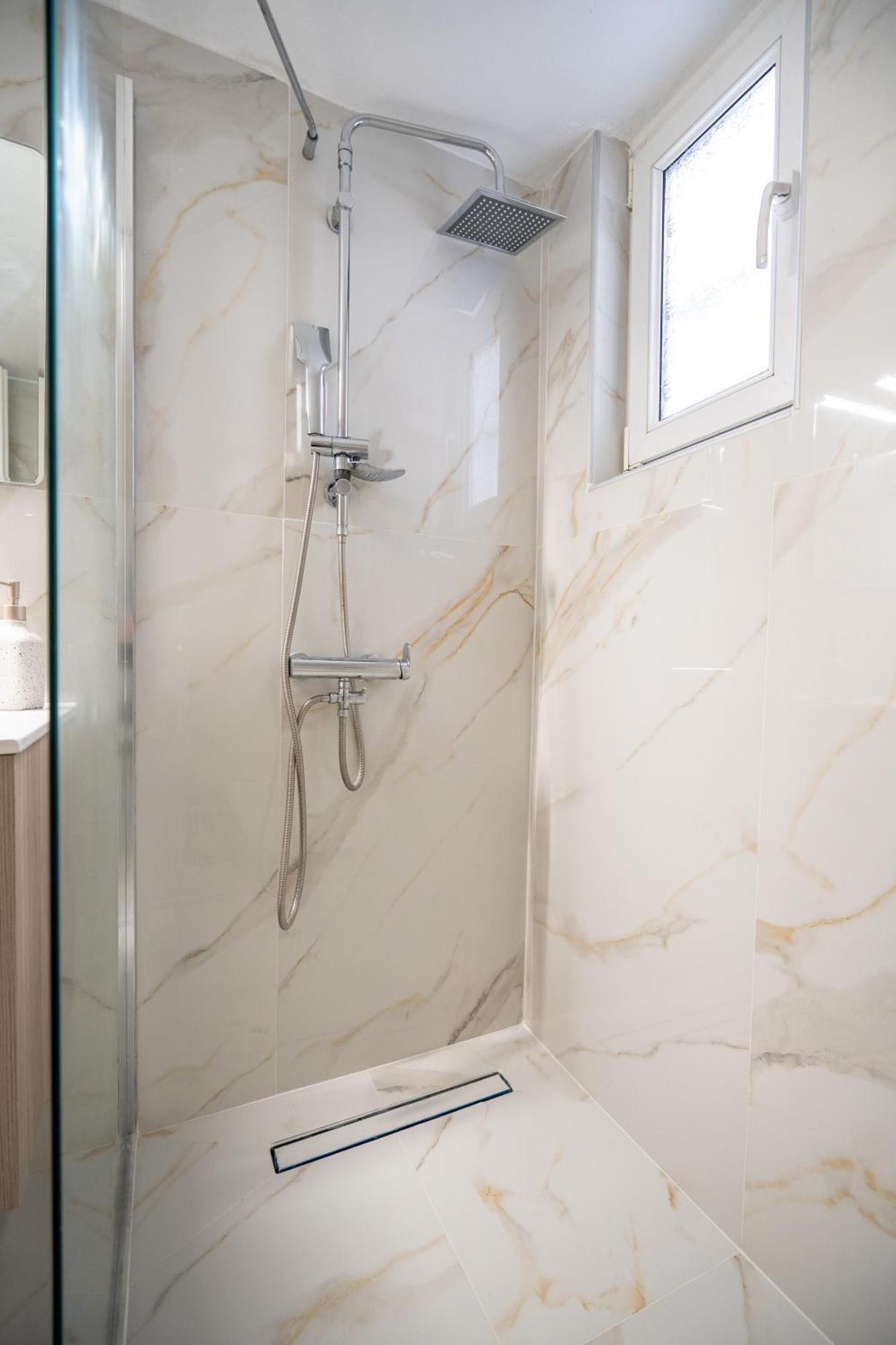 Neo Irakleio Train St. 1 Bedrm 4 Pers. Apartment Atene Esterno foto